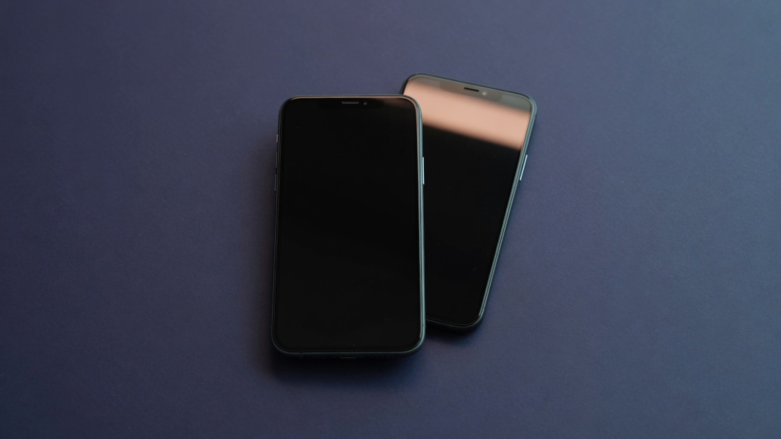Two powered-off smartphones preserved for Cellebrite UFED analysis